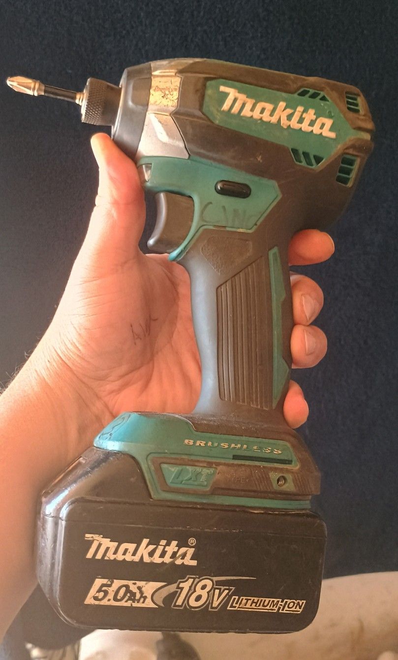 Makita Brushless 18v w/BATTERY + CHARGER