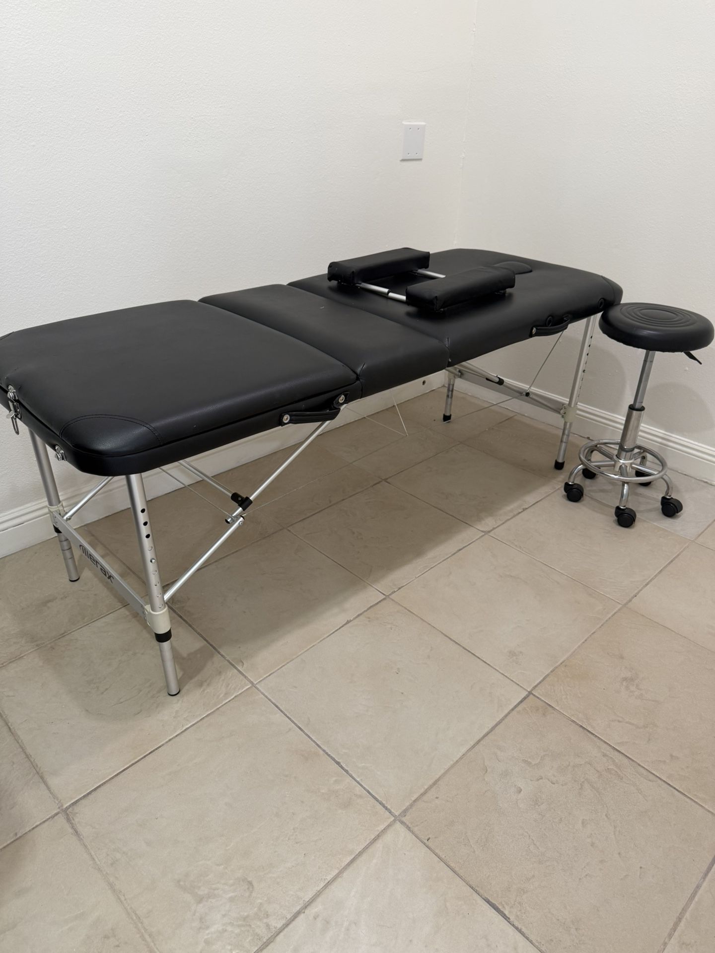 Beautician Bed/massage or aesthetician