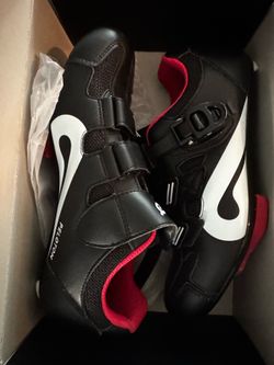 Peloton clip in cycle shoes