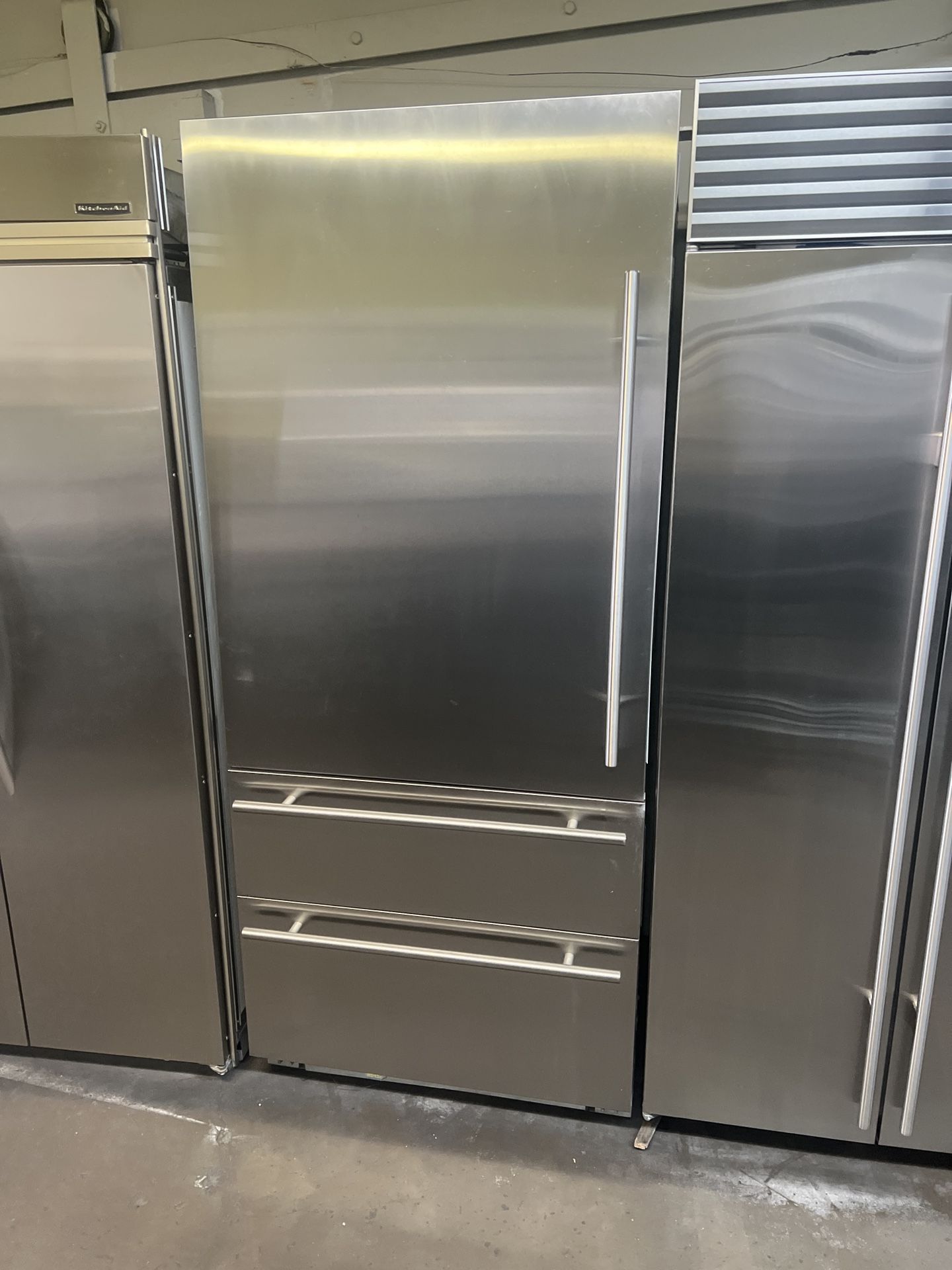 Viking 36”Wide Built In Bottom Freezer Refrigerator With Internal Water/Ice