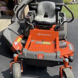 Husqvarna Z248F (48") 23HP Kawasaki Zero Turn Lawn Mower with Bagger System