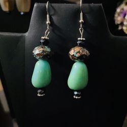 Tenemos Gran Variedad De Aretes Y Collares Todo Tipo De Joyería 