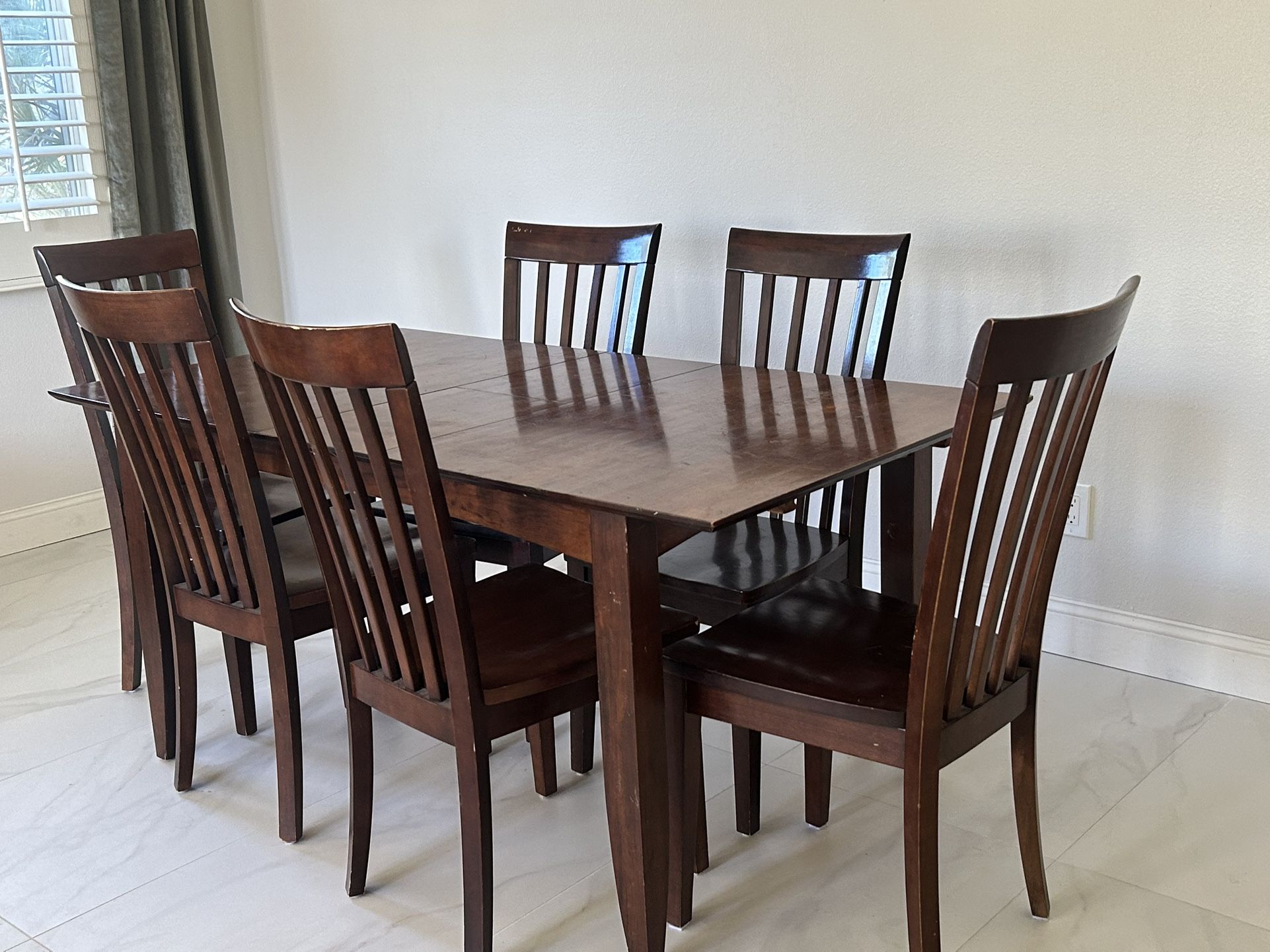 Dining Table And 6 Chairs 
