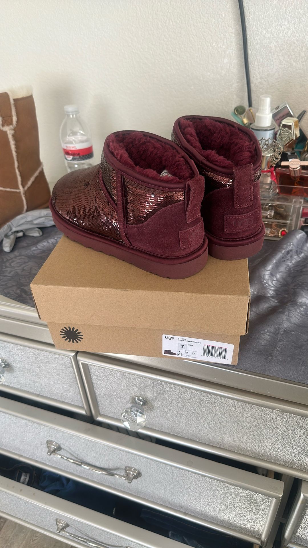 Size 7 Uggs brand New 