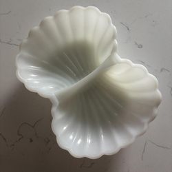 ✨VINTAGE SEASHELL MILK GLASS TRAY VANITY BATHROOM DECOR CATCH ALL TRAY✨