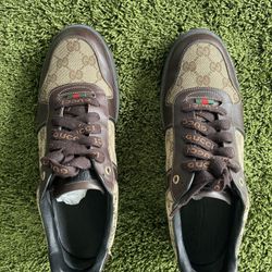 Gucci 162961 Classic  Brown Beige Signature Monogram Canvas / Leather Sneaker