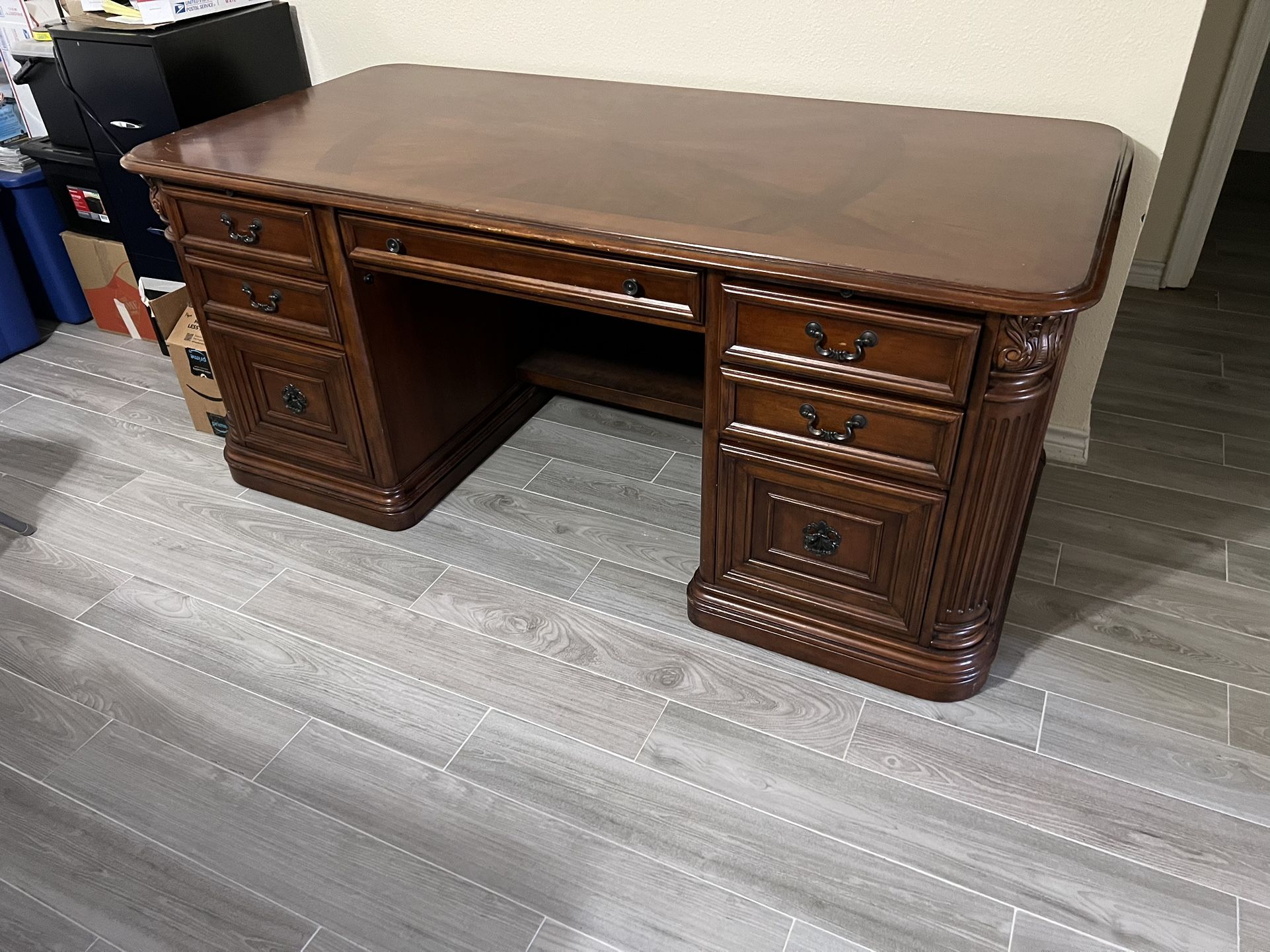 Executive Desk Great Shape