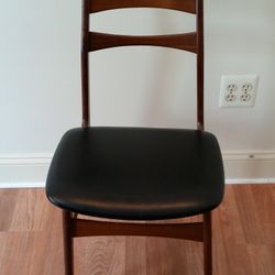 Mid century Scandinavian Chairs With Table