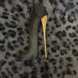 empty supreme corolina herrera bottle, full size  