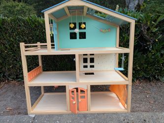 Wood dollhouse