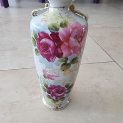 Beautiful Vase With Gold Leaf 