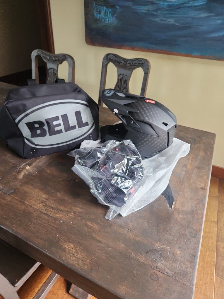 New In BOX Bell Helmet. Downhill MTB Full-10 SPHERICAL