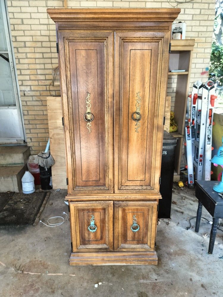 Vintage Singer Sewing Machine! Folds Down!!!