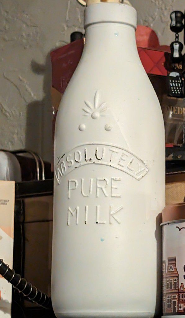 
Decorative Farmhouse Milk Bottle / Flower-vase

Farmhouse style decorative glass milk bottle