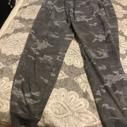 Women’s Athletic works super soft  joggers Gray Camo Size Large 12-14 Woman’s