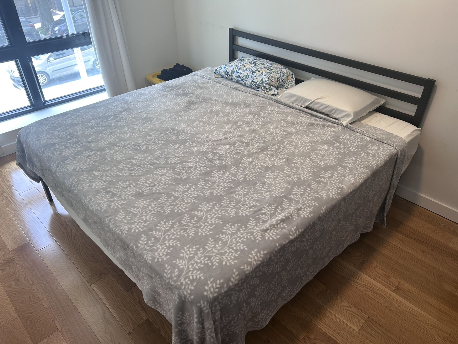 King Casper Mattress and Bed Frame. Price Negotiable. Used only one year. Perfect Condition.