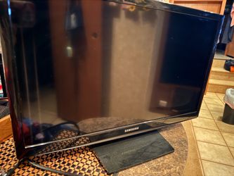 24” Samsung TV w/ remote
