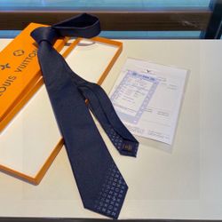 Gradient letter tie, classic tie