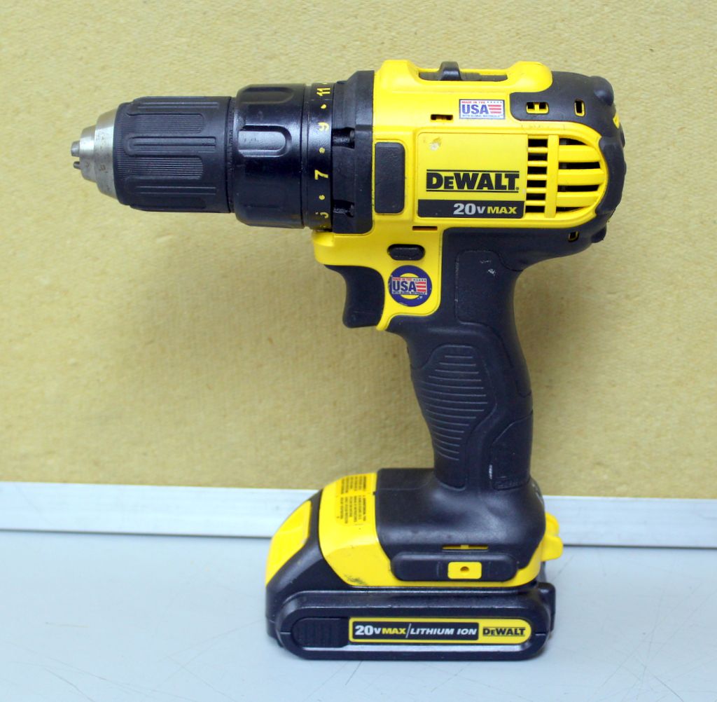 DeWalt 20-Volt MAX Lithium-Ion Cordless Compact Drill (DCD780) With Battery