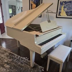 Yamaha Baby Grand Piano Polished Ivory.  Excellent Condition.