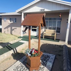 Wood Wishing Well Planter
