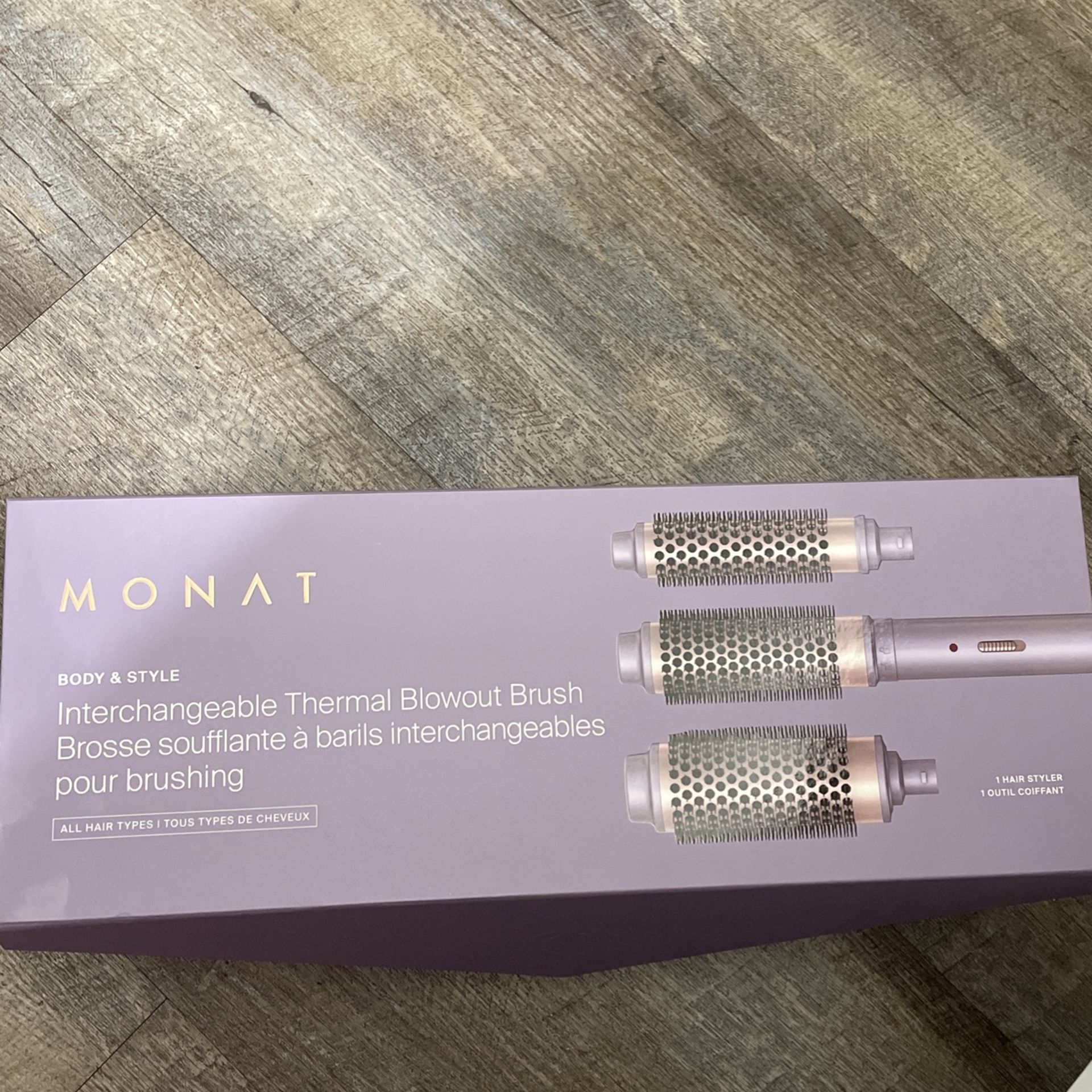 Monat blowout Brush