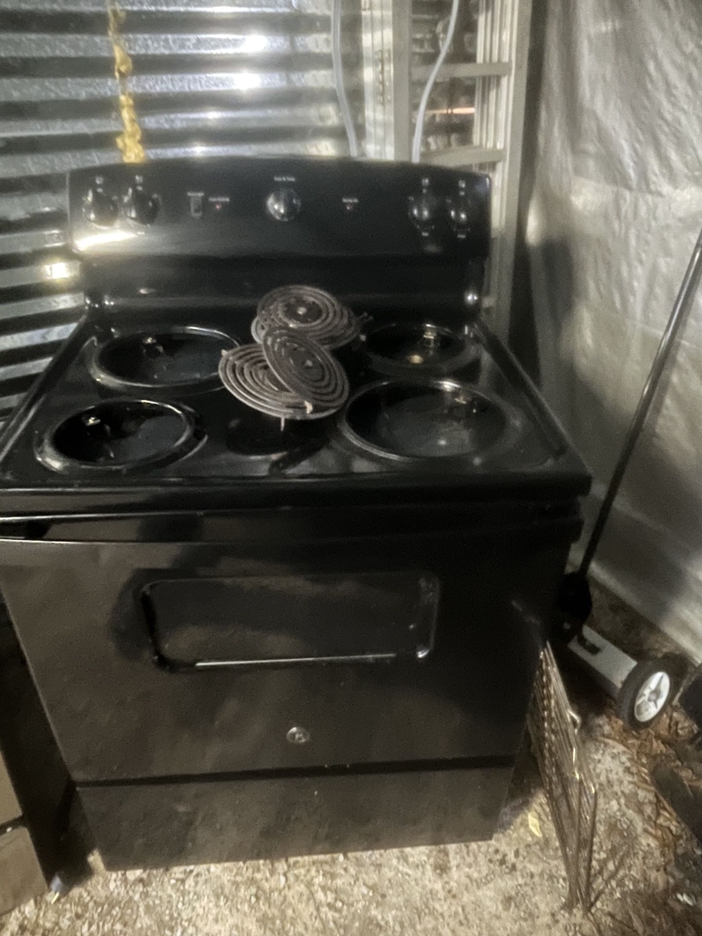 GE Electric Stove