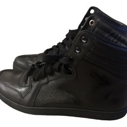 Gucci Sneakers (Authentic)  OG Box Size 9.5