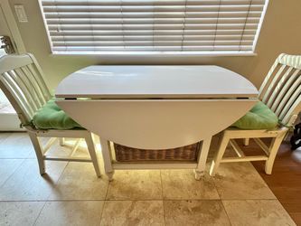 Pottery Barn Shayne Round Drop Leaf Kitchen Table (49") & 4 Dining Chairs