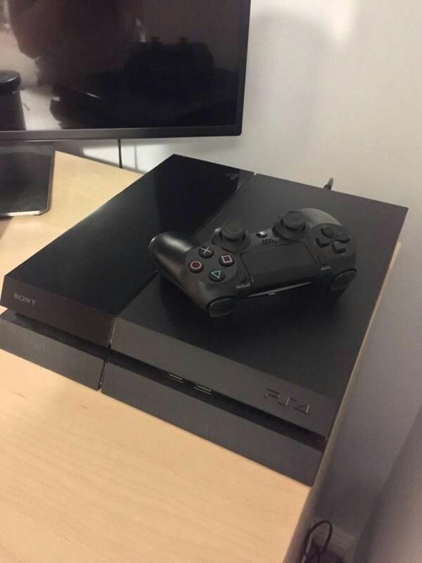Used Ps4 With Controller