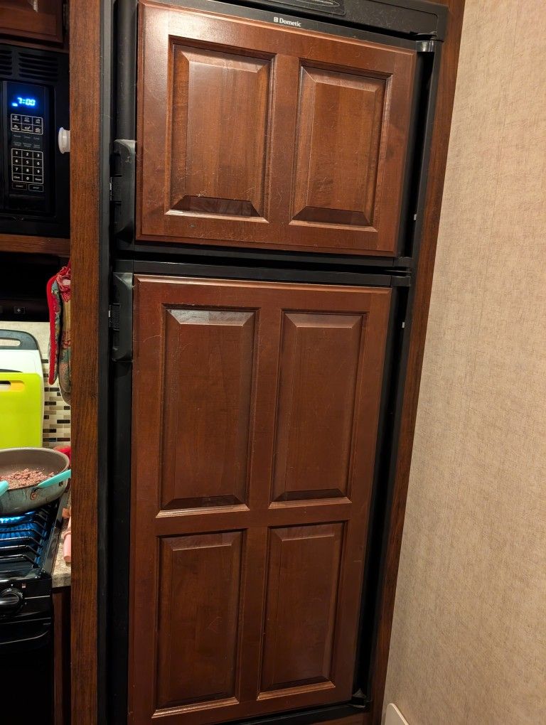 Domestic 5th Wheel Fridge And Freezer Unit