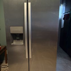 REFRIGERATOR 