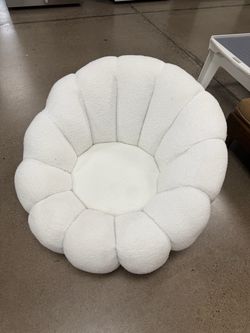 White Boucle Flower-Shaped Accent Chair