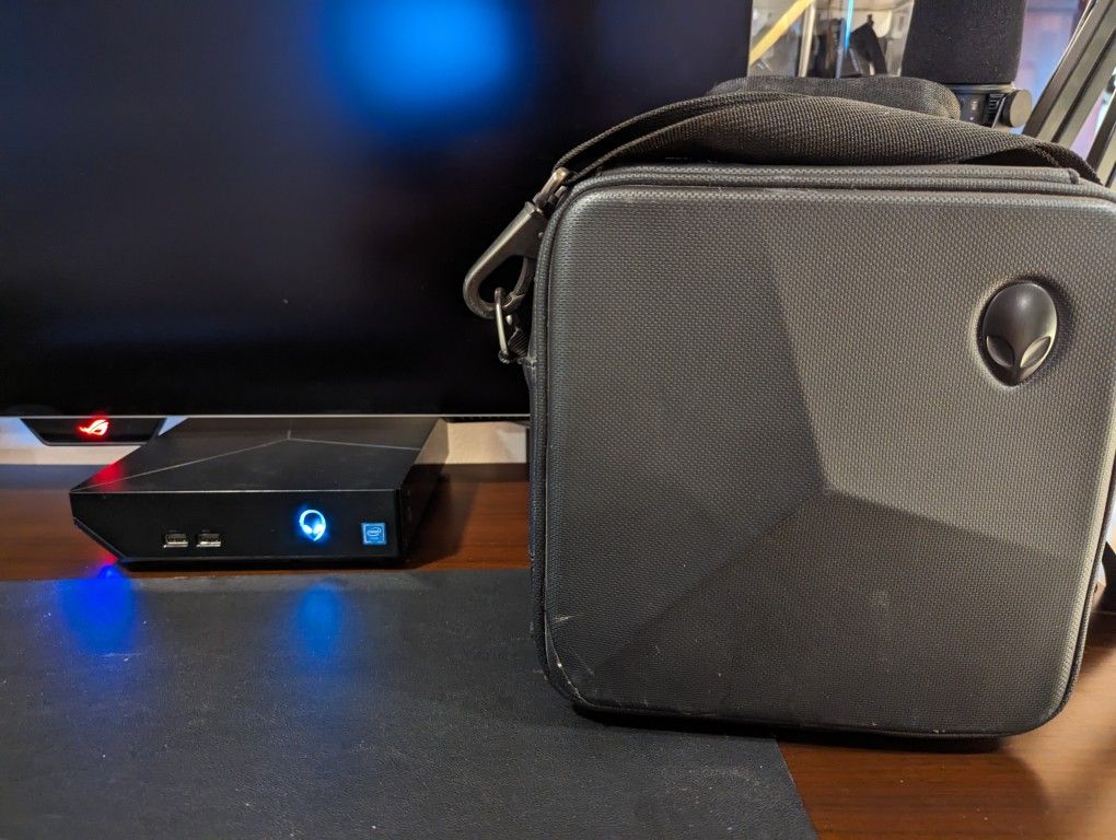 Alienware Alpha R2 PC! i7, SSD, AW Carrying Case Included!