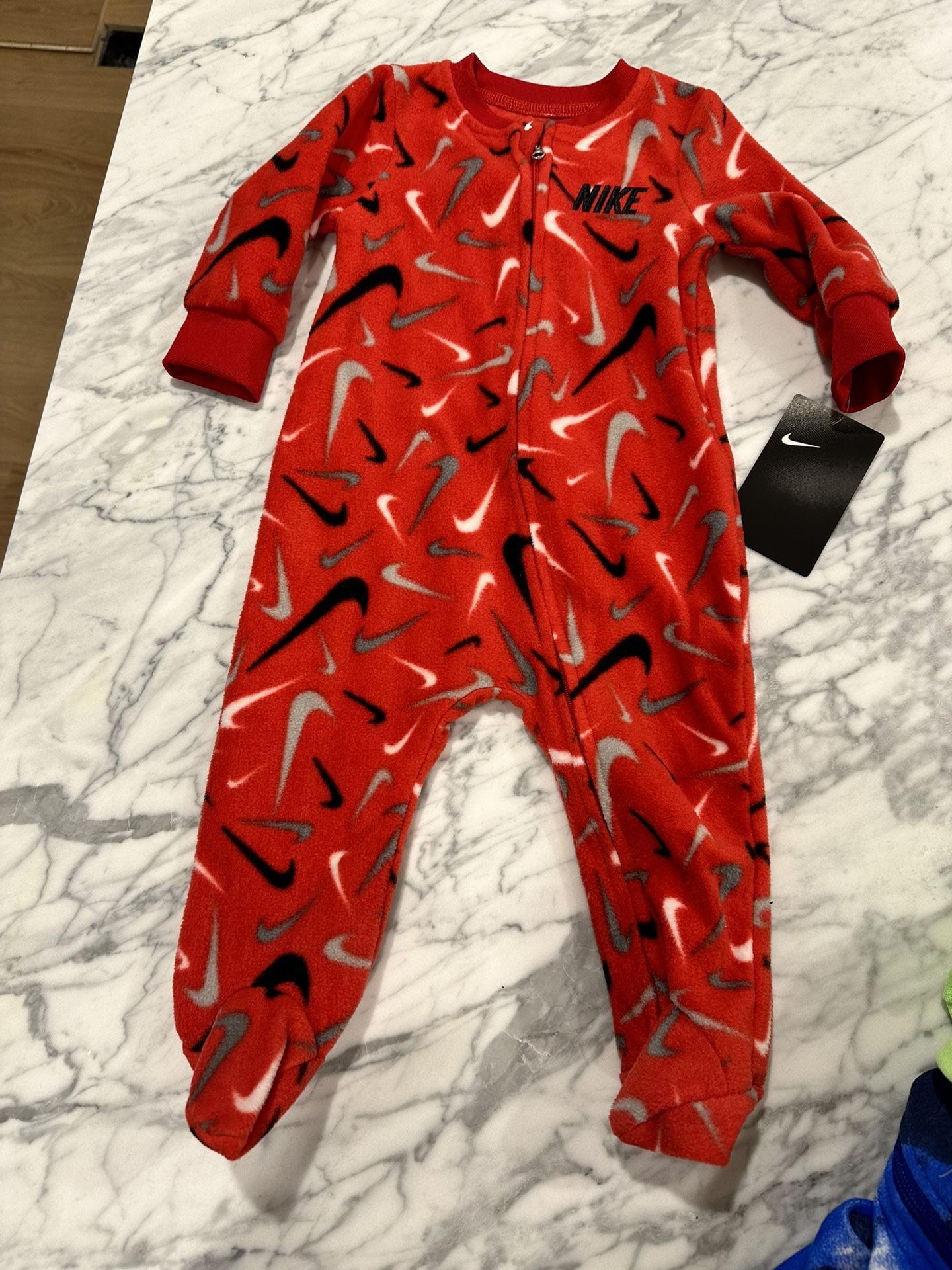 NWT Baby Nike Fleece Pjs Size 6 months Smoke free home