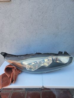 Parts/partes Ford fiesta se 2018 headlight passenger /foco lado pasajero