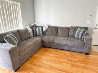 Large Gray Sectional Sofa – Excellent Condition