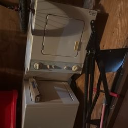 STACKABLE WASHER AND DRYER 
