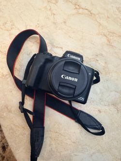 Canon EOS M50