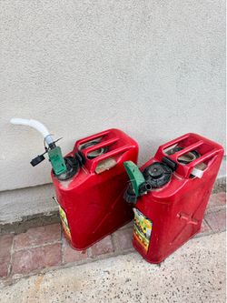 2 gas cans off road gasoline