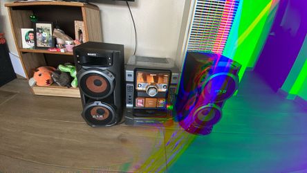 Selling these speakers the middle one is a radio and also comes with plugs
