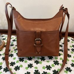 BORN SADDLE BROWN LEATHER, GOLD TONE HARDWARE MESSENGER, CROSSBODY