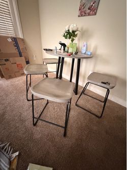 High Top Breakfast Table w/ 4 High Stools