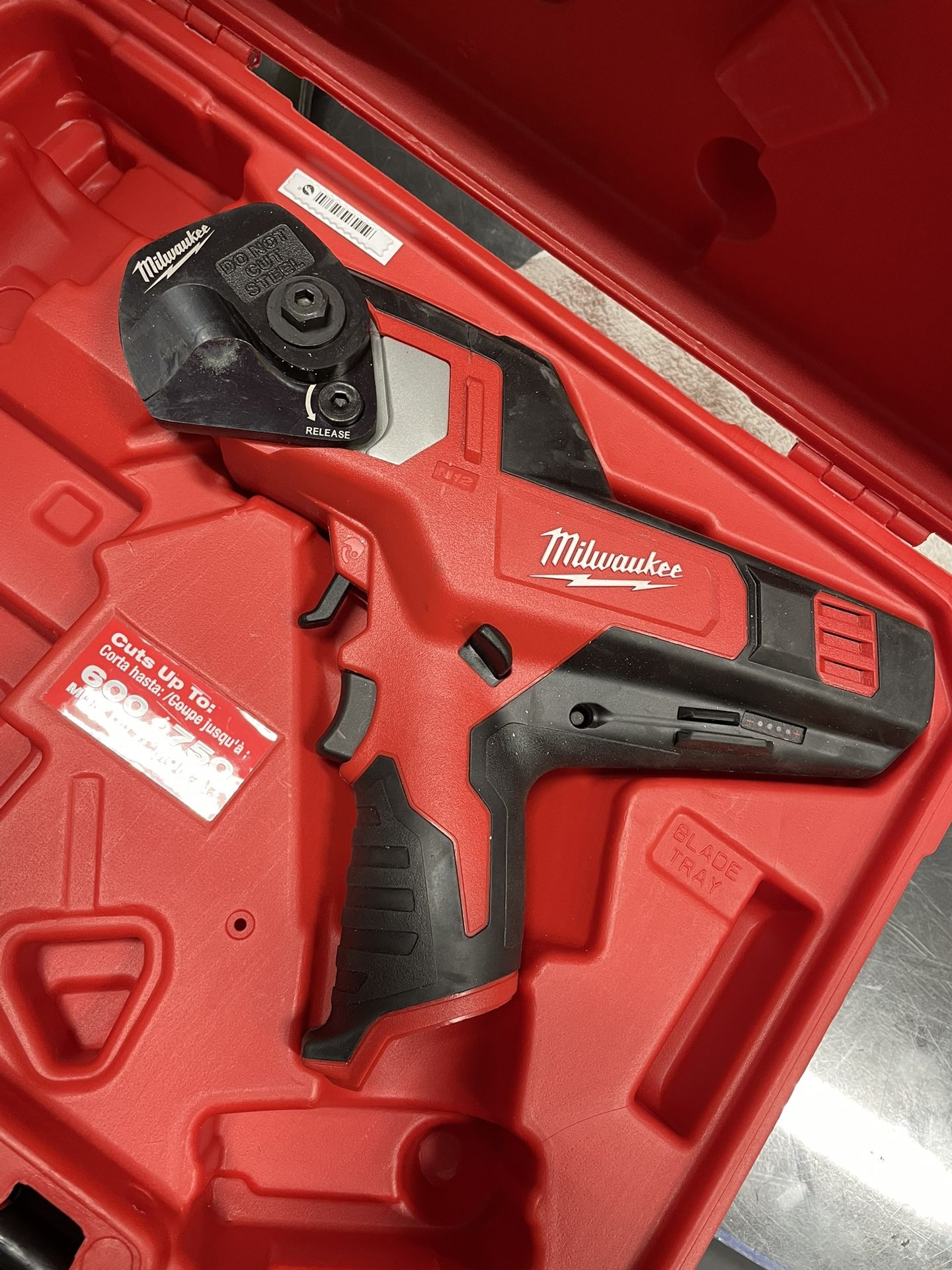Milwaukee Cordless MCM Cable Cutter 2472-21XC