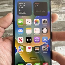 iPhone XS 256GB Unlocked W/ New Tempered Glass Screen Protector And Charger!