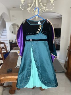 Halloween  Costume  -  Authentic Disney Anna’s Queen outfit from the Frozen 2  Sz 9/10