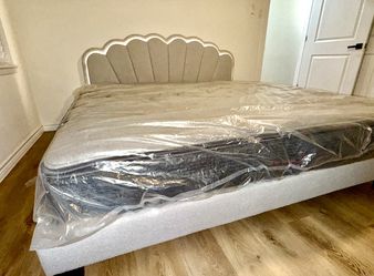 New King Size LED Bed Frame + King Hybrid Mattress