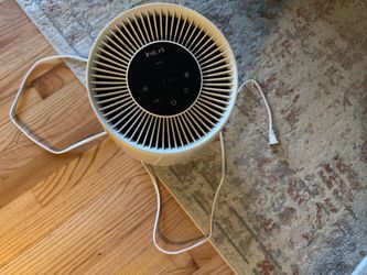 Air purifier, lightly used
