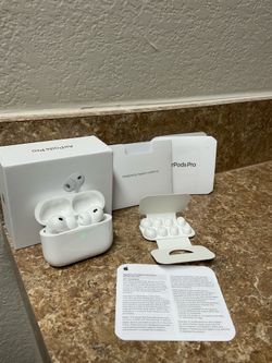 AirPods Pro 3 Wireless Earbuds – Like New – Includes Box & Extra Ear Tips