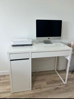 Computer desk